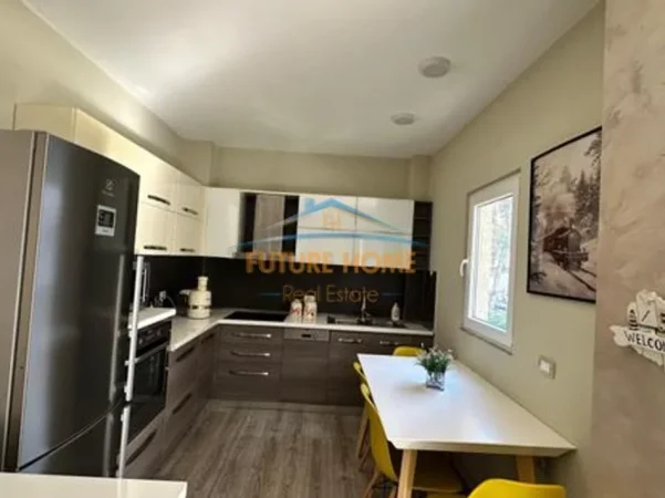 Tirane, shitet apartament 2+1+Ballkon , 96 m² 195.000 € 