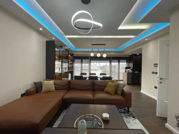 Tirane, shitet apartament Kati 5, 190 m² 470.000 € (kodra e diellit 2)