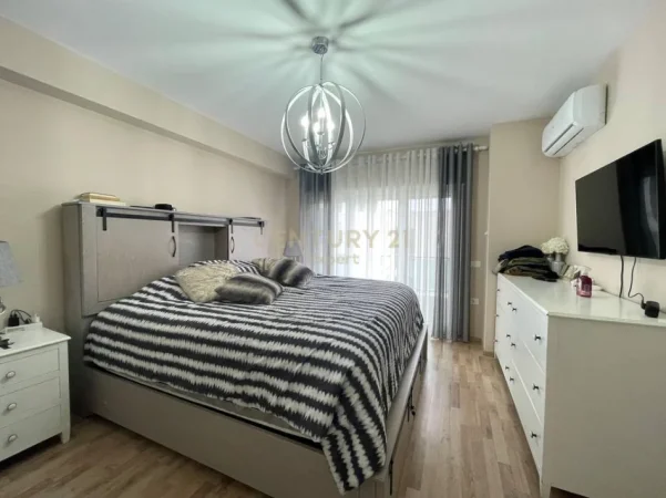 Tirane, shitet apartament Kati 5, 190 m² 470.000 € (kodra e diellit 2)