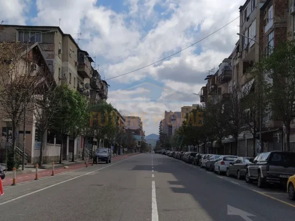 Tirane, shitet ambjent biznesi Kati 0, 44 m² 130.000 € (Rruga e Barrikadave)