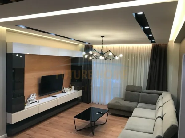 Tirane, jepet me qera apartament 2+1+Ballkon Kati 2, 139 m² 1.400 € (Blloku)