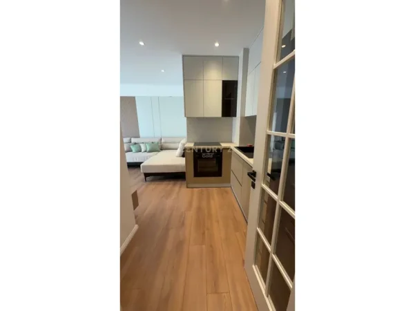 Tirane, shitet apartament 2+1+Ballkon Kati 4, 89 m² 283.520 € (mine peza)