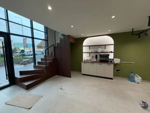 Tirane, jepet me qera ambjent biznesi Kati 0, 97 m² 1.600 € 
