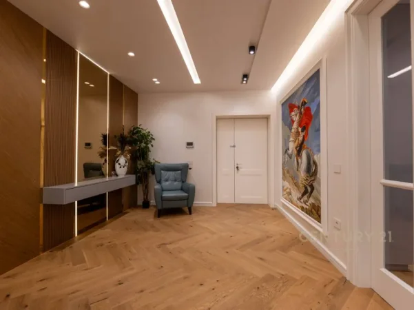 Tirane, shitet apartament Kati 4, 450 m² 1.450.000 € (Farke)
