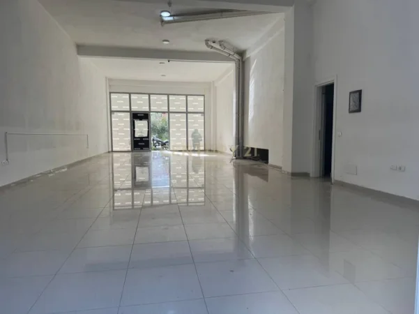 Tirane, jepet me qera ambjent biznesi Kati 0, 150 m² 2.400 € (Kika)