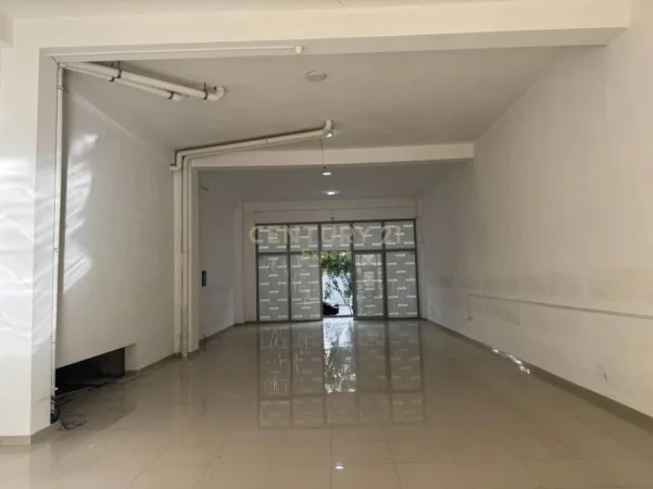 Tirane, jepet me qera ambjent biznesi Kati 0, 150 m² 2.400 € (Kika)