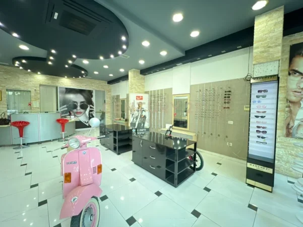 Tirane, jepet me qera ambjent biznesi Kati 0, 70 m² 2.500 € 