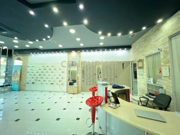 Tirane, jepet me qera ambjent biznesi Kati 0, 70 m² 2.500 € 