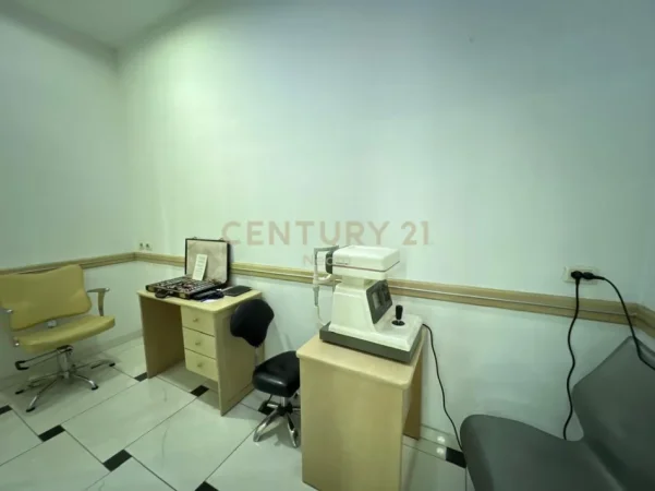 Tirane, jepet me qera ambjent biznesi Kati 0, 70 m² 2.500 € 