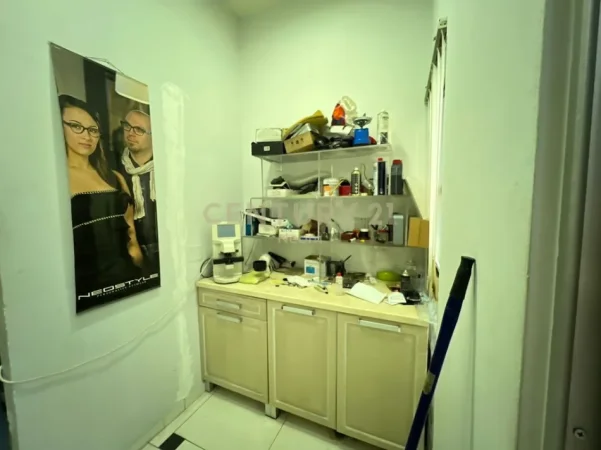 Tirane, jepet me qera ambjent biznesi Kati 0, 70 m² 2.500 € 