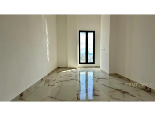 Tirane, jepet me qera ambjent biznesi Kati 13, 106 m² 720 € 