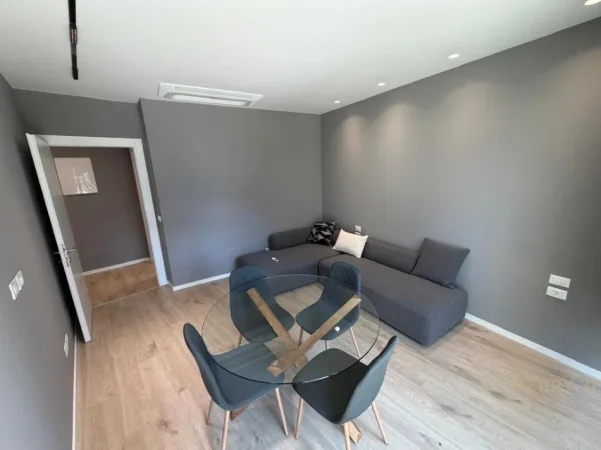 Tirane, jepet me qera zyre Kati 2, 90 m² 1.700 € (Lake View)