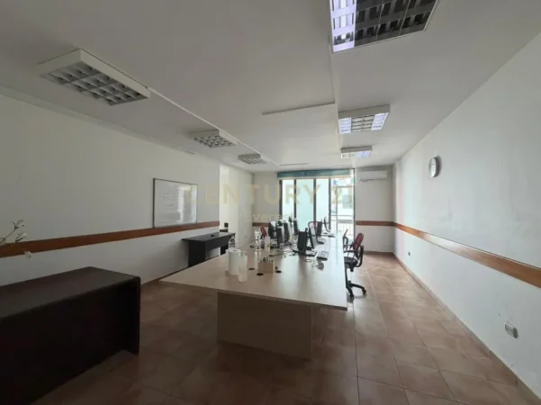 Tirane, jepet me qera ambjent biznesi Kati 2, 152 m² 1.200 € 