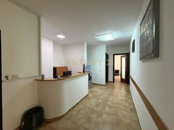 Tirane, jepet me qera ambjent biznesi Kati 2, 152 m² 1.200 € 