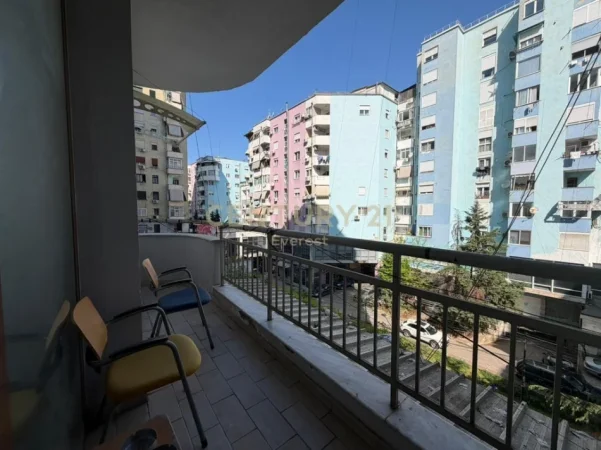 Tirane, jepet me qera ambjent biznesi Kati 2, 152 m² 1.200 € 
