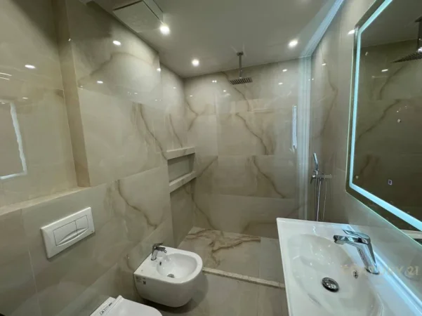 Tirane, jepet me qera apartament 1+1+Ballkon Kati 3, 62 m² 230.000 € (rruga e kavajes)