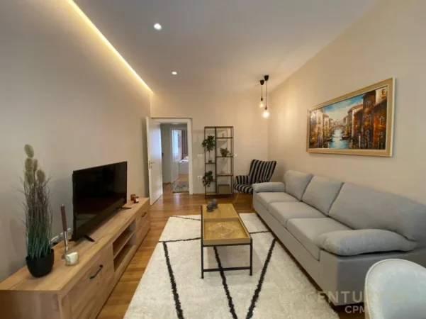 Tirane, jepet me qera apartament 2+1+Aneks+Ballkon Kati 2, 78 m² 1.300 € 