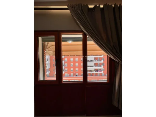 Tirane, jepet me qera apartament 2+1+Aneks+Ballkon Kati 6, 150 m² 1.300 € 