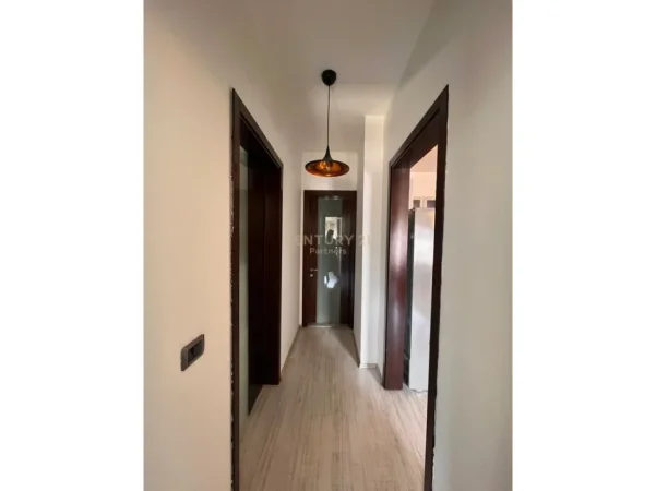 Tirane, jepet me qera apartament 2+1+Aneks+Ballkon Kati 6, 88 m² 700 € 