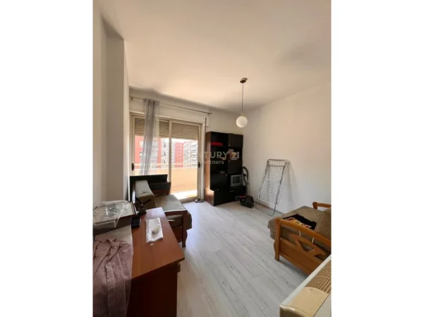 Tirane, jepet me qera apartament 2+1+Aneks+Ballkon Kati 6, 88 m² 700 € 