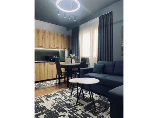 Tirane, jepet me qera apartament 2+1+Aneks+Ballkon Kati 2, 85 m² 650 € 