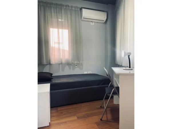 Tirane, jepet me qera apartament 2+1+Aneks+Ballkon Kati 2, 85 m² 650 € 