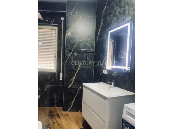 Tirane, jepet me qera apartament 2+1+Aneks+Ballkon Kati 2, 85 m² 650 € 