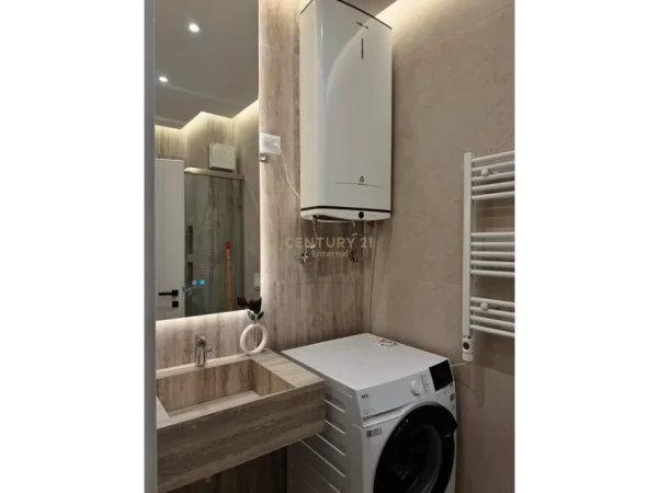 Tirane, shitet apartament 2+1+Ballkon Kati 8, 116 m² 385.000 € (mine peza)