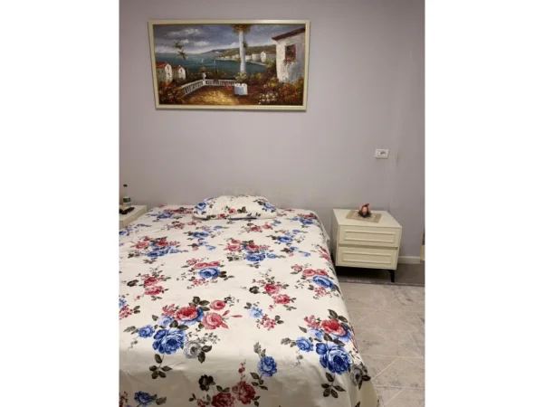 Tirane, jepet me qera apartament 2+1+Aneks+Ballkon Kati 1, 100 m² 