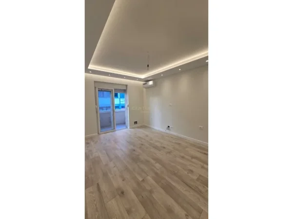 Tirane, jepet me qera apartament 3+1+Aneks+Ballkon Kati 3, 110 m² 1.200 € 