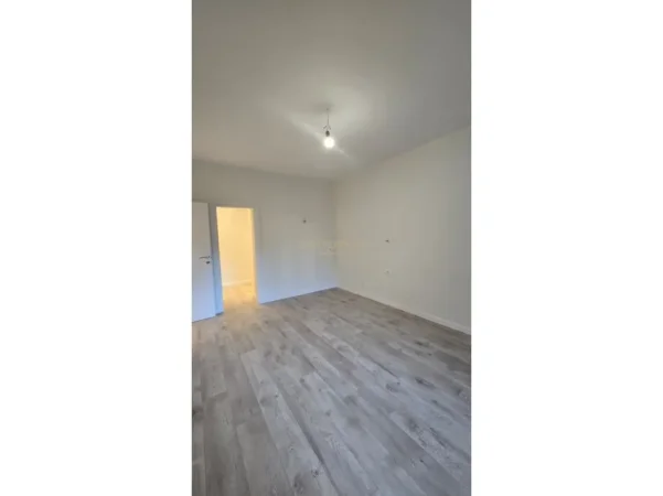 Tirane, jepet me qera apartament 3+1+Aneks+Ballkon Kati 3, 110 m² 1.200 € 