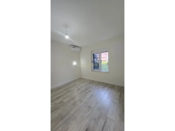 Tirane, jepet me qera apartament 3+1+Aneks+Ballkon Kati 3, 110 m² 1.200 € 