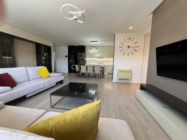 Tirane, jepet me qera apartament 2+1+Aneks+Ballkon Kati 9, 133 m² 1.100 € 