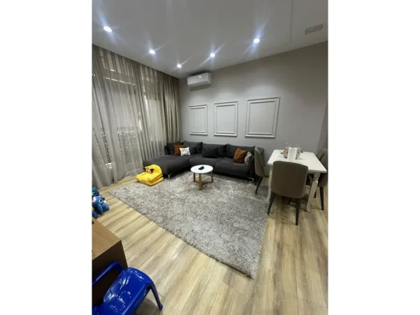 Tirane, shitet apartament 2+1 Kati 1, 94 m² 260.000 € (ish parku)
