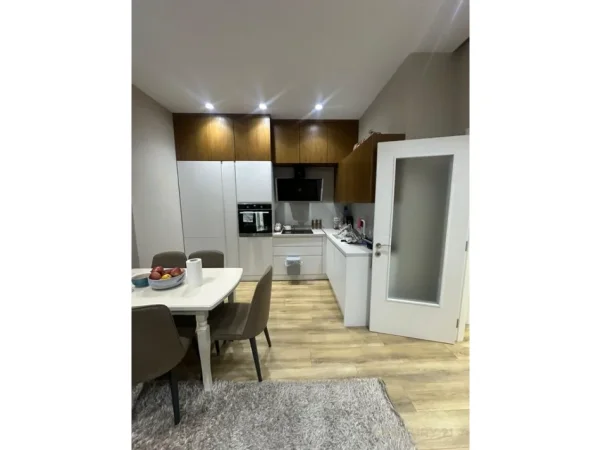 Tirane, shitet apartament 2+1 Kati 1, 94 m² 260.000 € (ish parku)