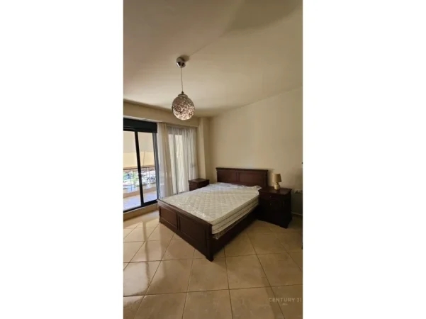 Tirane, jepet me qera apartament 2+1+Aneks+Ballkon Kati 2, 103 m² 900 € 