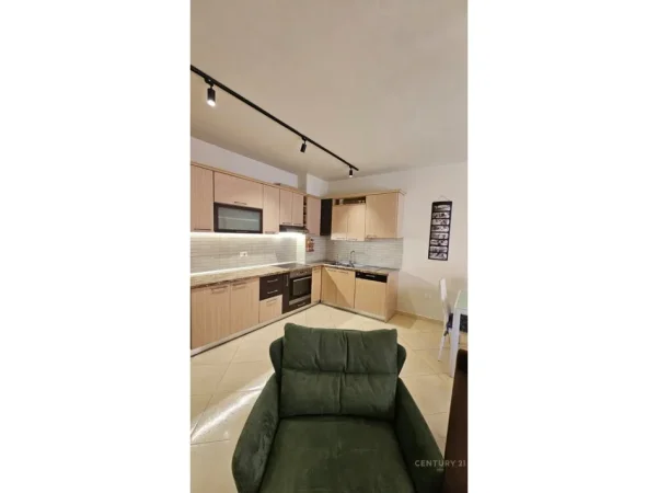 Tirane, jepet me qera apartament 2+1+Aneks+Ballkon Kati 2, 103 m² 900 € 