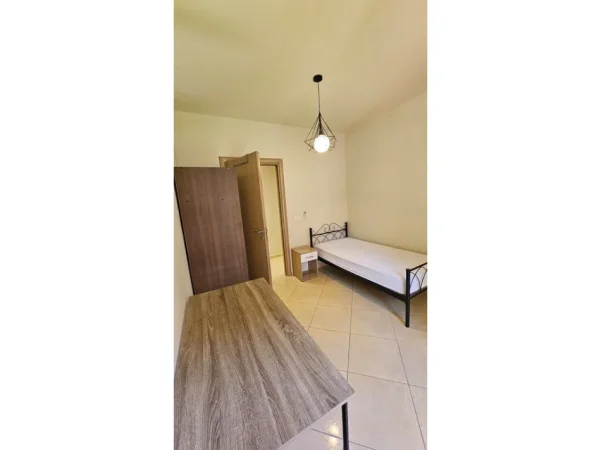 Tirane, jepet me qera apartament 2+1+Aneks+Ballkon Kati 2, 103 m² 900 € 
