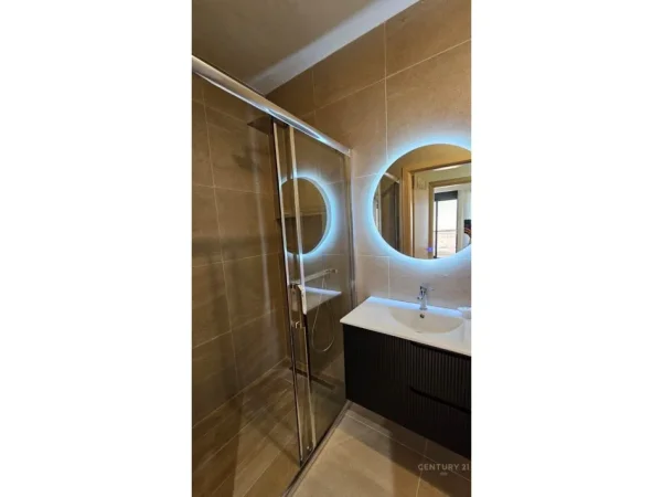 Tirane, jepet me qera apartament 2+1+Aneks+Ballkon Kati 2, 103 m² 900 € 