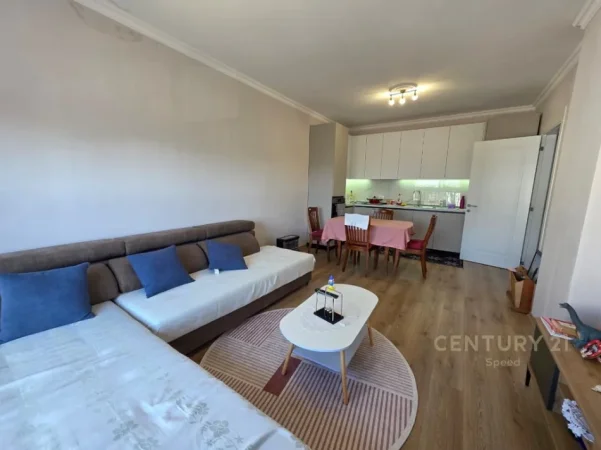 Tirane, jepet me qera apartament 2+1+Aneks+Ballkon Kati 8, 113 m² 800 € 