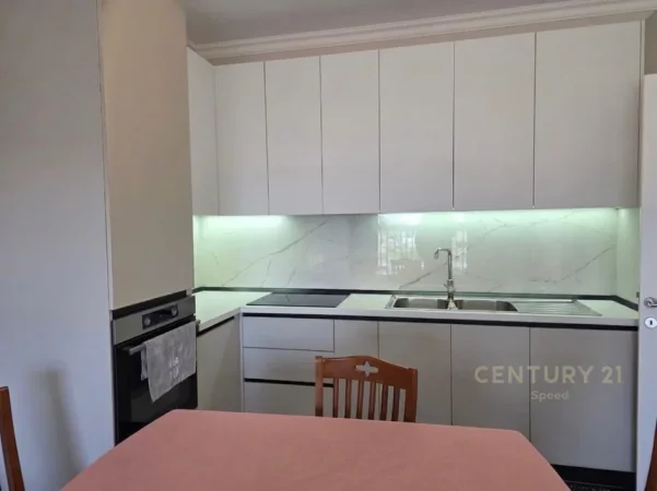 Tirane, jepet me qera apartament 2+1+Aneks+Ballkon Kati 8, 113 m² 800 € 