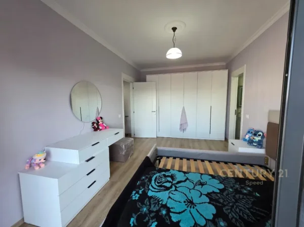 Tirane, jepet me qera apartament 2+1+Aneks+Ballkon Kati 8, 113 m² 800 € 