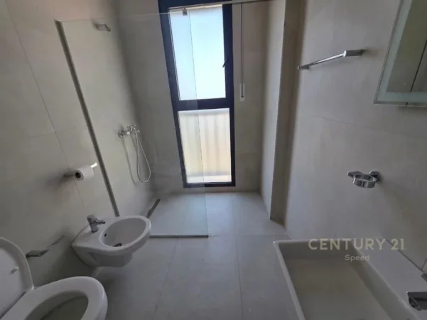 Tirane, jepet me qera apartament 2+1+Aneks+Ballkon Kati 8, 113 m² 800 € 