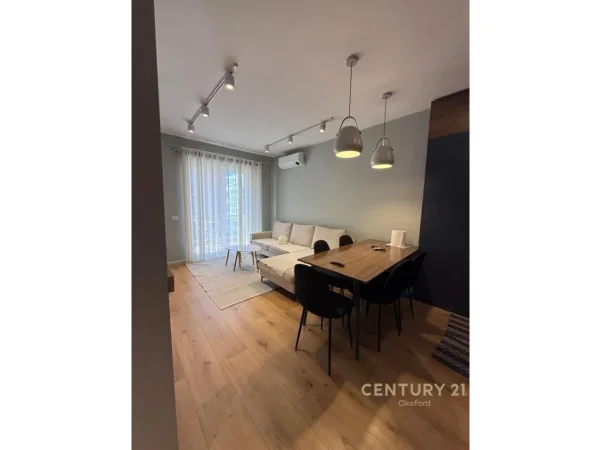 Tirane, jap me qera apartament 1+1+Aneks+Ballkon Kati 3, 65 m² 700 € (Sima com)