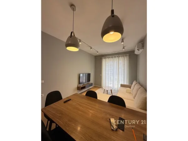 Tirane, jap me qera apartament 1+1+Aneks+Ballkon Kati 3, 65 m² 700 € (Sima com)