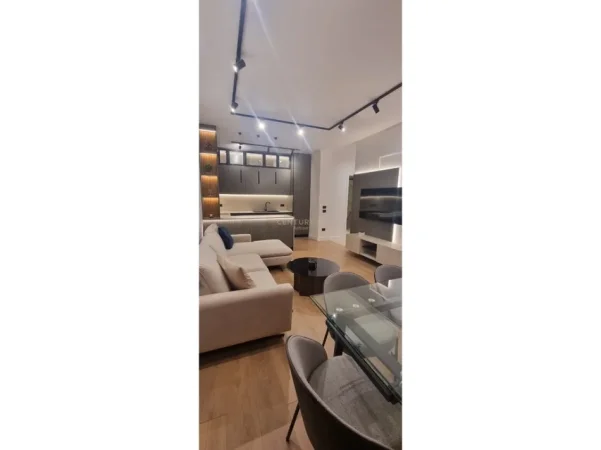 Tirane, jepet me qera apartament 2+1+Aneks+Ballkon Kati 2, 87 m² 1.000 € 