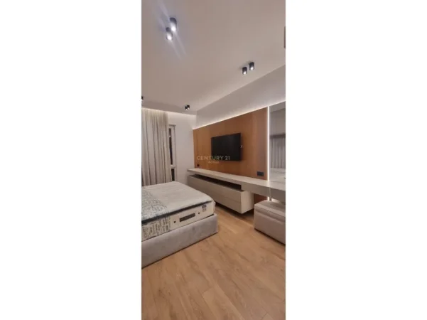 Tirane, jepet me qera apartament 2+1+Aneks+Ballkon Kati 2, 87 m² 1.000 € 