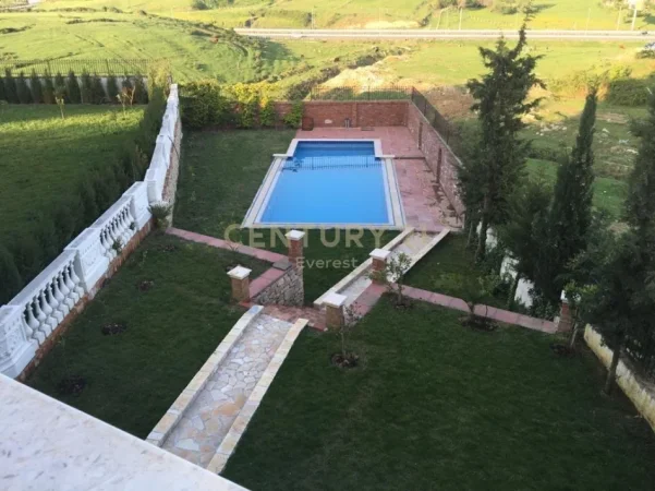 Tirane, jepet me qera Vile 3 Katshe Kati 3, 670 m² 3.000 € (Akacia Hill)