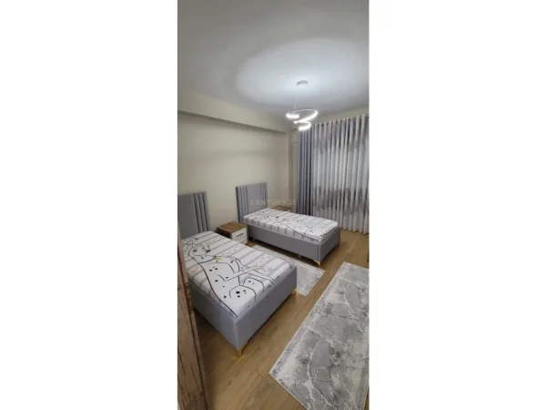 Tirane, jepet me qera apartament 2+1+Aneks+Ballkon Kati 4, 98 m² 880 € 