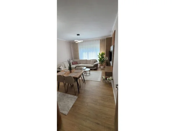 Tirane, jepet me qera apartament 2+1+Aneks+Ballkon Kati 4, 98 m² 880 € 